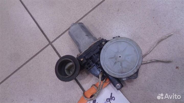 Моторчик стеклоподъемника задний правый Nissan Fu