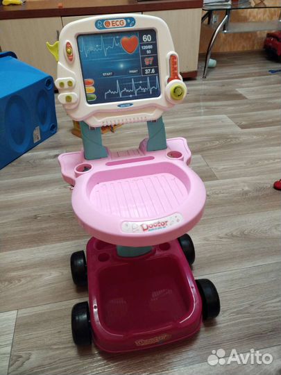 Игрушки для девочки паркетом