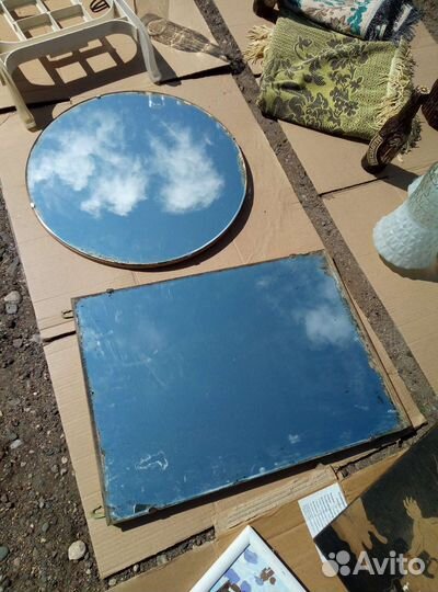 Полки для цветов, зеркала и счеты