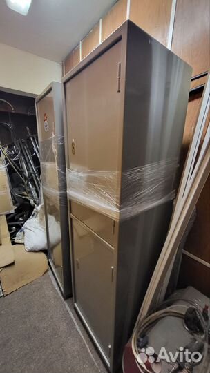 Шкаф металлический с сейфом
