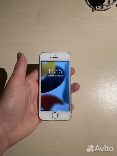 iPhone SE, 32 ГБ