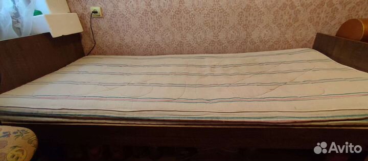 Кровать