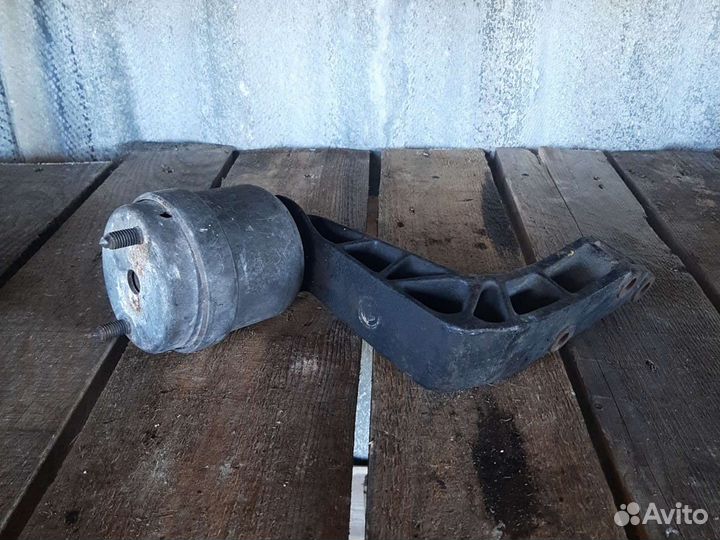 Подушка двигателя VW Transporter T4 2.4 D