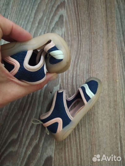 Обувь на первый шаг для девочки