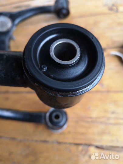 Верхние рычаги Toyota Hilux 7 Vigo до 2015г