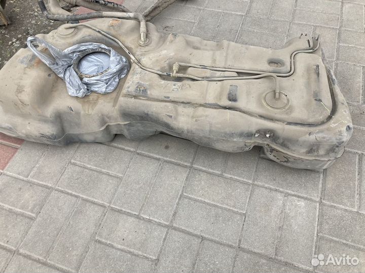 Топливный бак на nissan tiida c11