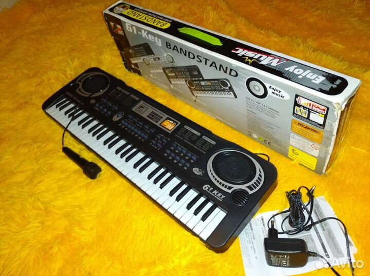 Синтезатор. 61-Key Bandstand. Новый