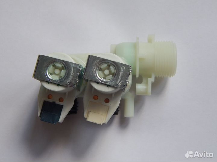 Клапан(кэн) для ст.машин Indesit,Ariston C00110333