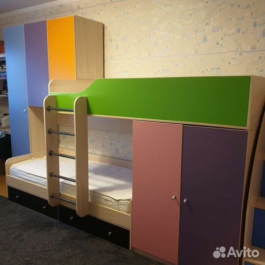 Двухъярусная кровать+шкафы+стол