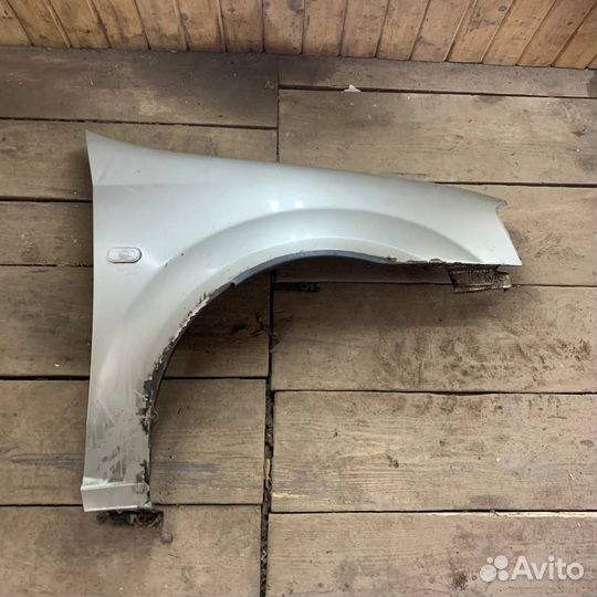 Крылья передние(Лев, Прав) на Renault Logan