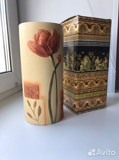 Ваза фарфоровая