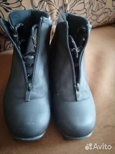 Лыжные ботинки