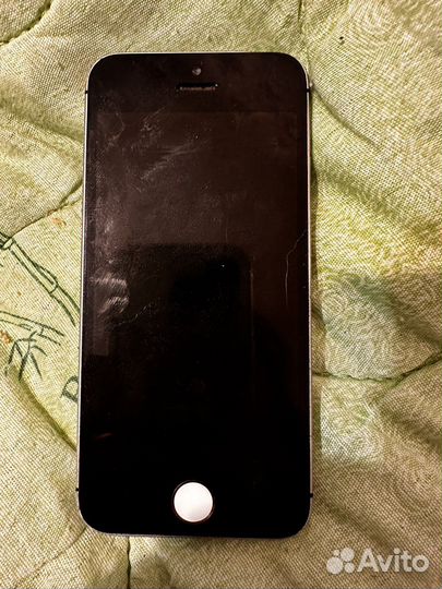Телефон iPhone SE