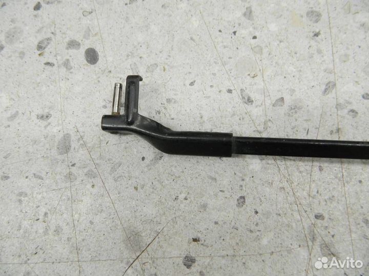 Поводок стеклоочистителя передний правый Mercedes