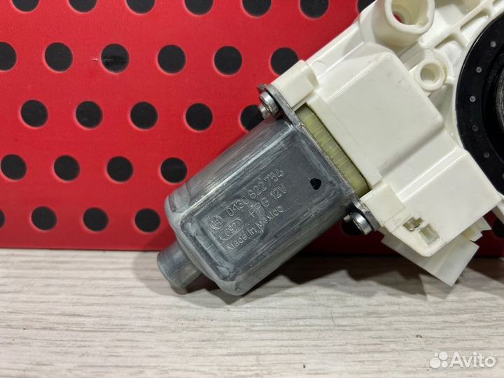 Моторчик стеклоподъемника передний правый