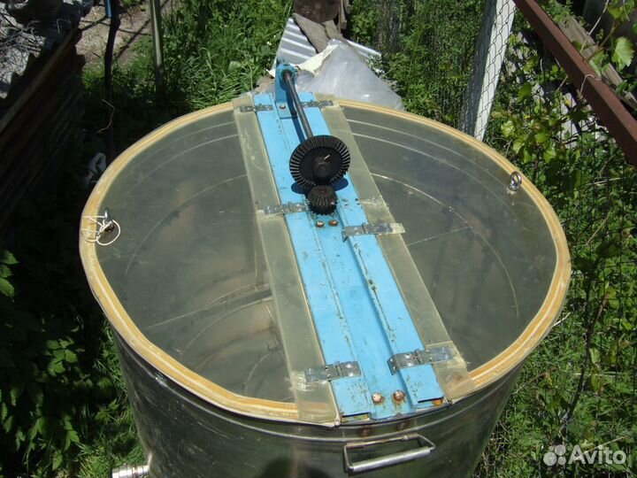 Медогонка из нержавейки на 16 рамок, ручная