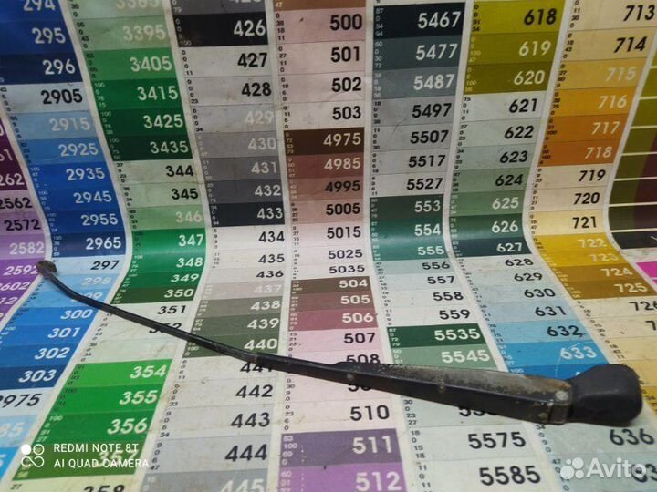 Поводок стеклоочистителя правый Renault Clio 2