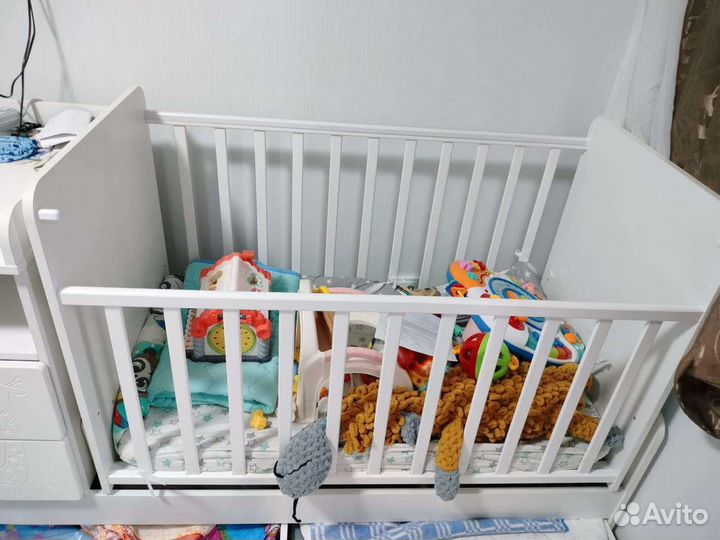 Детская кроватка с маятником с трансфоимер