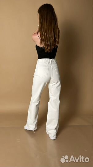 Белые джинсы