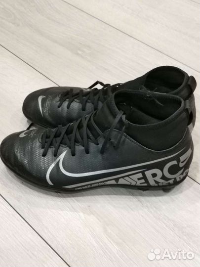 Футбольные бутсы