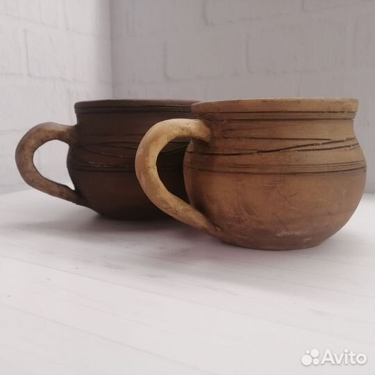 Две глиняные чашки ручной работы