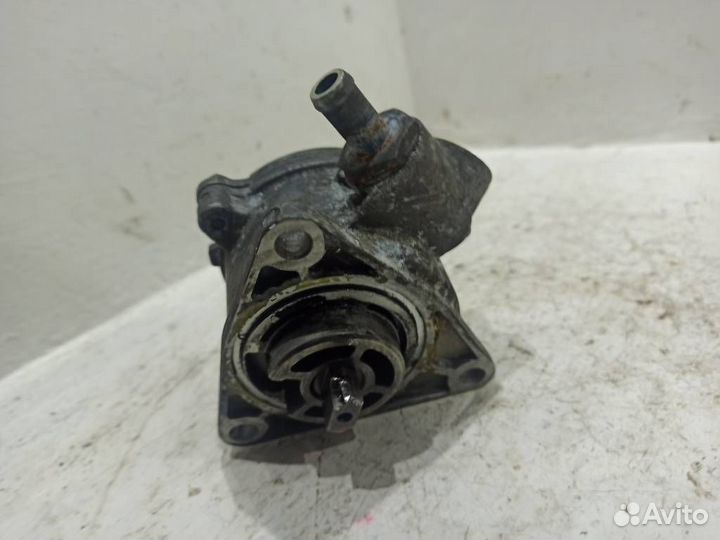 Вакуумный насос двигателя