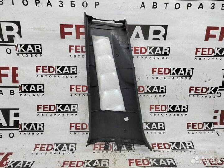 Накладка средней стойки правая Volkswagen Passat