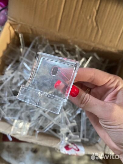 Пакеты подарочные, манекен для бижутерии, крючки