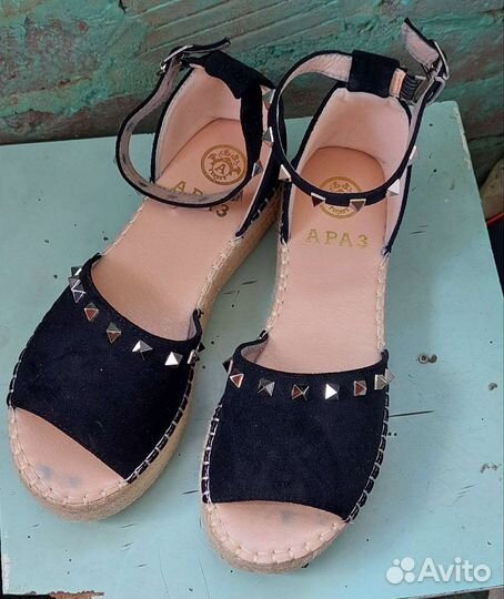 Босоножки 39
