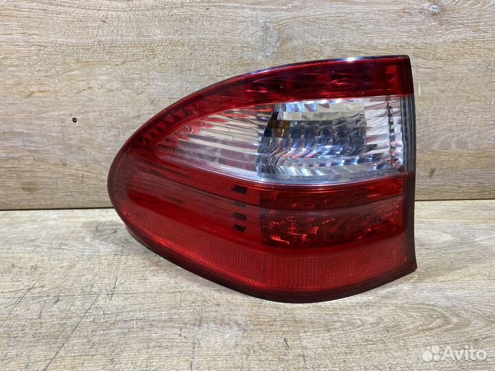 Фонарь левый Mercedes W211 универсал Арт. 111055