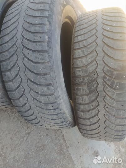 Bridgestone Blizzak Spike-01 235/65 R17