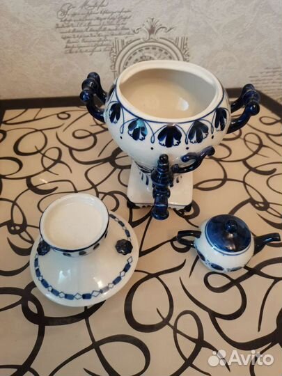 Гжель. Самовар декоративный с чайником. Фарфор