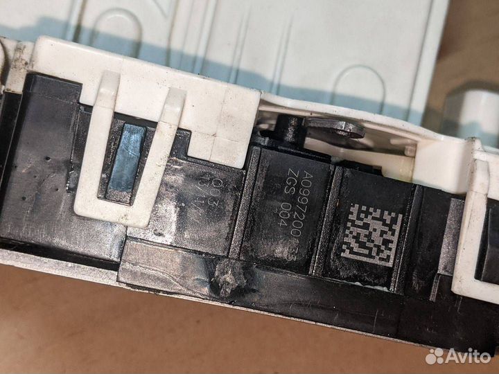 Замок двери передней левой Mercedes-Benz E-Класс