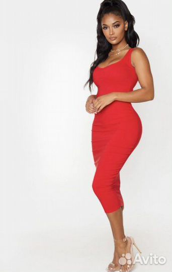 Платье prettylittlething