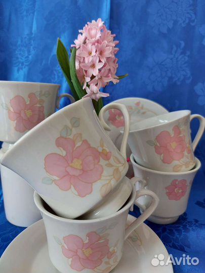 Грубоватый фарфор, нежный рисунок, цена за сервиз