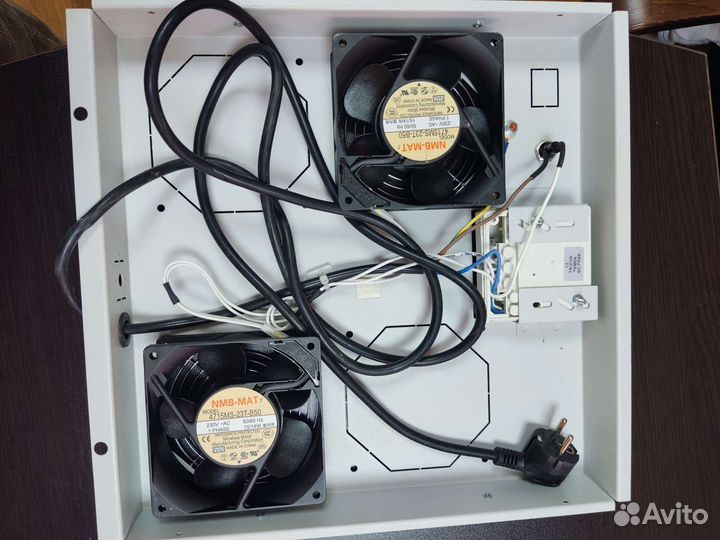 Блок вентиляторов с термостатом TR010