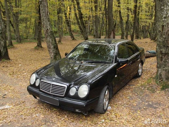 Mercedes-Benz E-класс 2.0 МТ, 1996, битый, 100 000 км