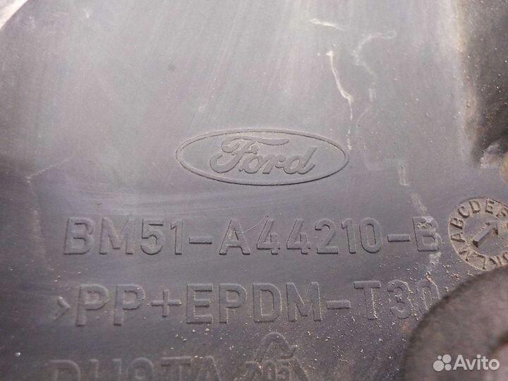 Накладка крышки багажника Ford Focus 3