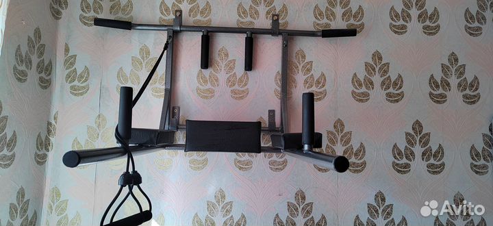 Турник настенный