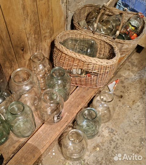 Стеклянные банки разного размера