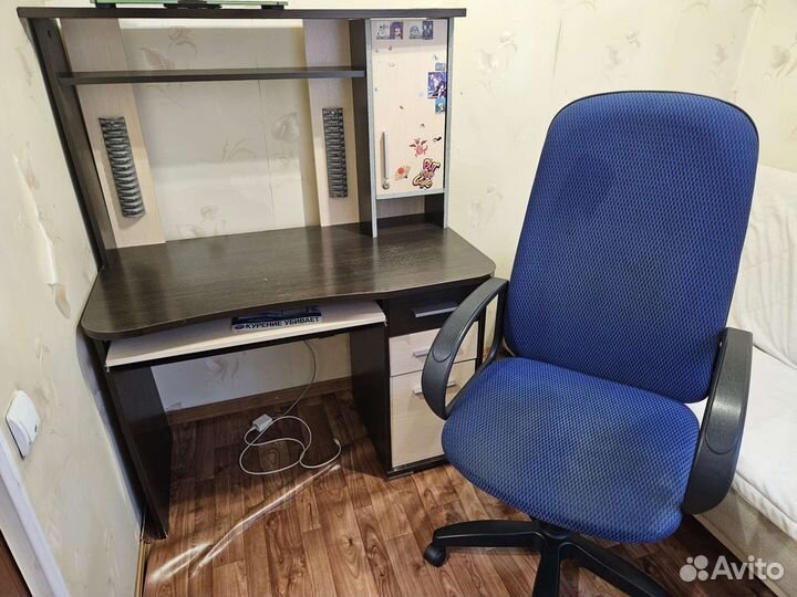 Компьютерный стол и кресло б/у