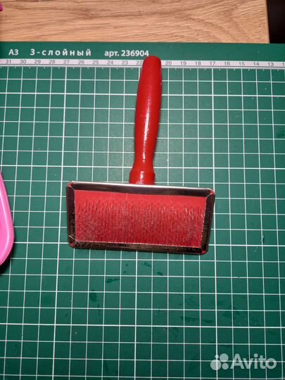 Когтерезка с пилочкой и две щётки для пуха