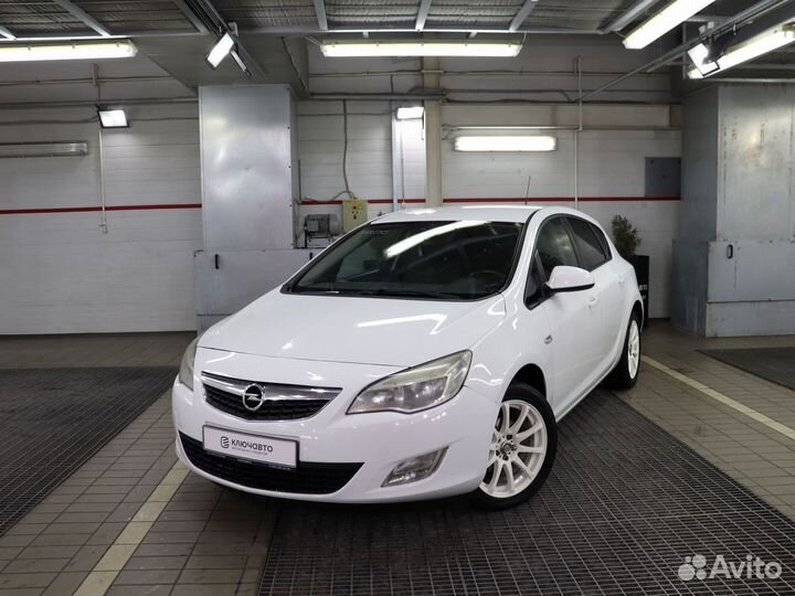 Краснодар подержанные. Opel Astra 2014 седан