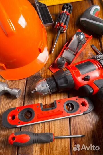 Мастер универсал со своим инструментом