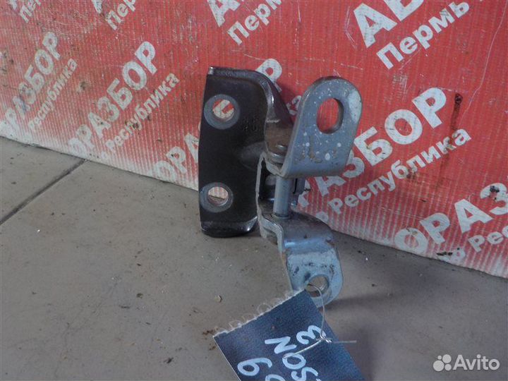 Петля двери верхняя задняя правая Hyundai Tucson