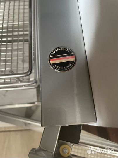 Волшебный уголок с механизмом плавного закрывания