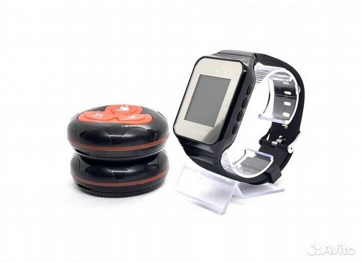 Кнопка вызова официанта в кафе и часы пейджер