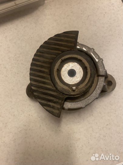 Опора двигателя mercedes w204 2042404217