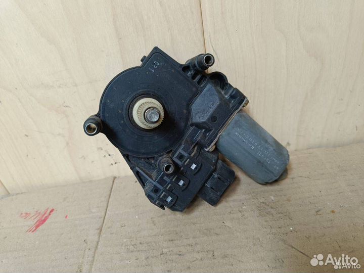 Моторчик стеклоподъемника Audi A6 4B/C5