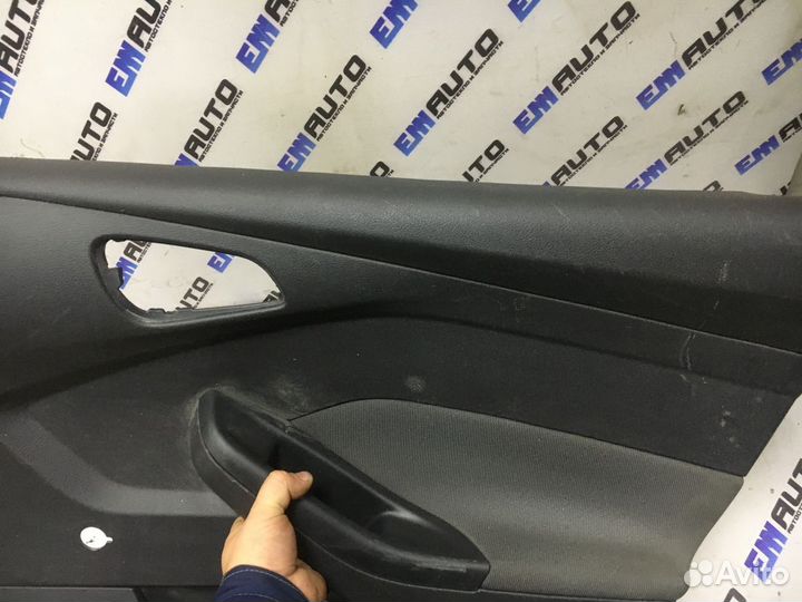 Обшивка двери задней правой Форд Фокус 3